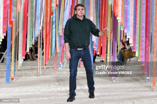 Fashion designer Jonathan Anderson walks the runway during the Loewe Ready to Wear Fall/Winter 2022-2023 fashion show as part of the Paris Men...