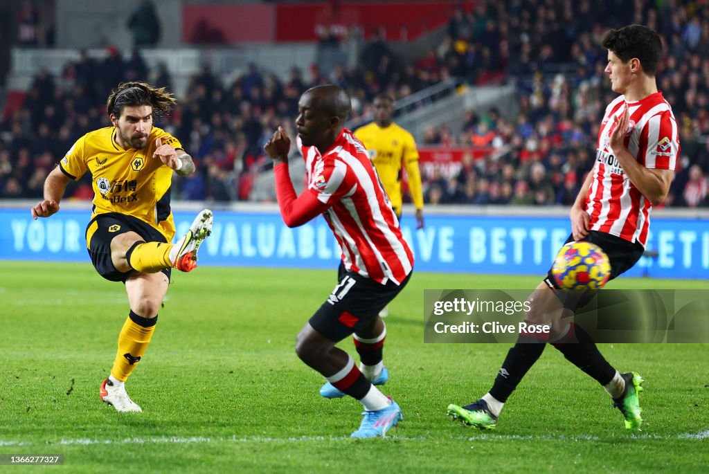 Brentford v Wolverhampton Wanderers - Premier League