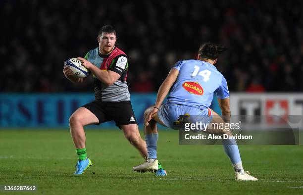 Jack Musk of Harlequins takes on Antoine Zeghdar of Castres during the Heineken Champions Cup match between Harlequins and Castres Olympique at The...
