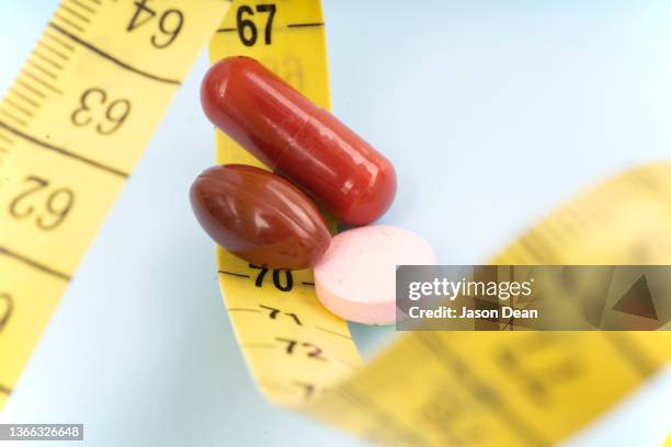 weight losing - exercise pill stockfoto's en -beelden