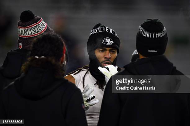 Linebacker Fred Warner of the San Francisco 49ers warms up prior to the NFC Divisional Playoff game against the Green Bay Packers at Lambeau Field on...