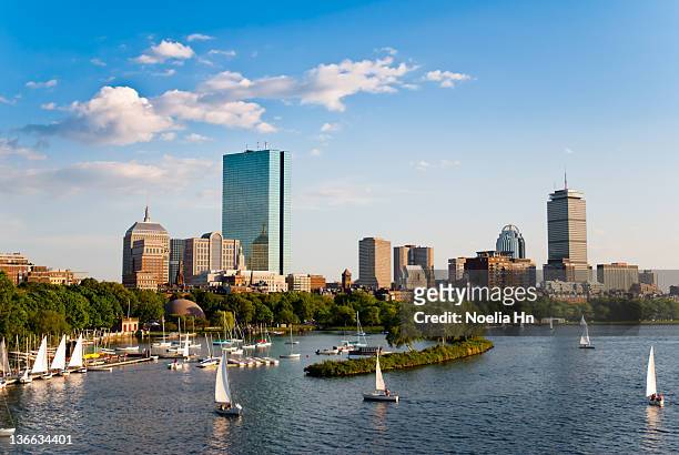 boston skyline - boston massachusetts stock-fotos und bilder