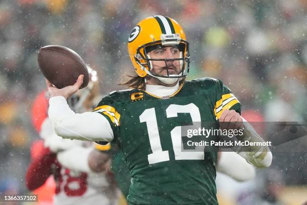 Quarterback Aaron Rodgers of the Green Bay Packers passes2 during the 4th quarter of the NFC Divisional Playoff game against the San Francisco 49ers...