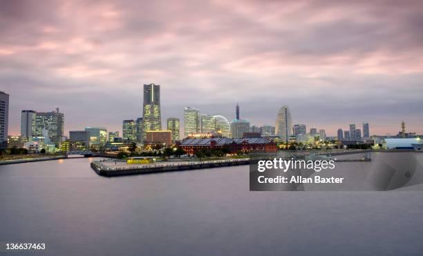 skyline of yokohama - yokohama skyline stock pictures, royalty-free photos & images