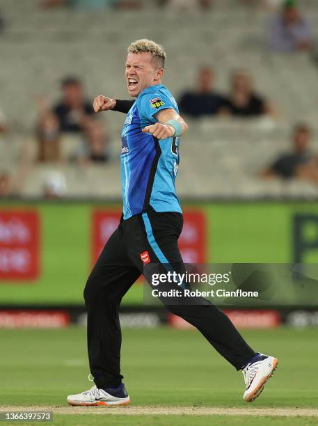 Peter Siddle of the Strikers celebrates taking the wicket of Daniel Sams of the Thunder during the Men's Big Bash League match between the Sydney...