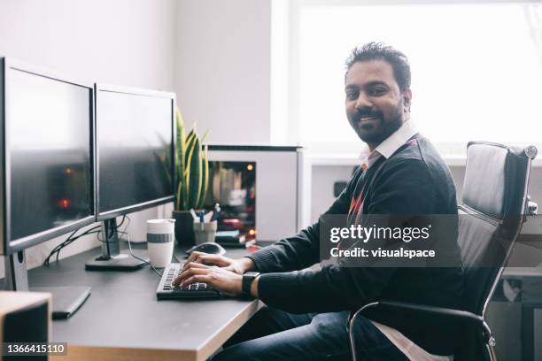 Indian Programmer Photos and Premium High Res Pictures - Getty Images