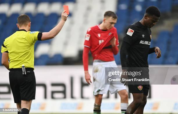 Referee Dr. Robert Kampka shows Michael Akoto of Dynamo Dresden a red card during the Second Bundesliga match between Hannover 96 and SG Dynamo...