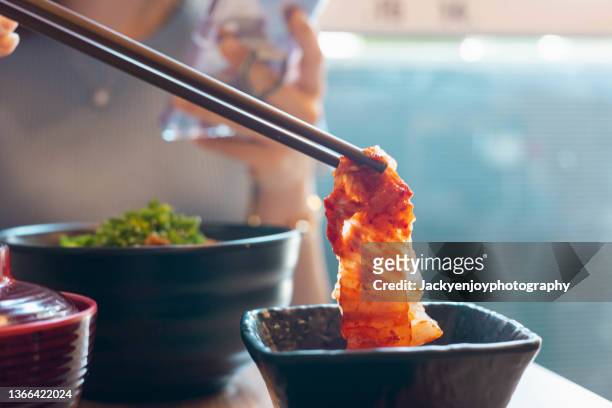 eating korean kimchi - gären stock-fotos und bilder