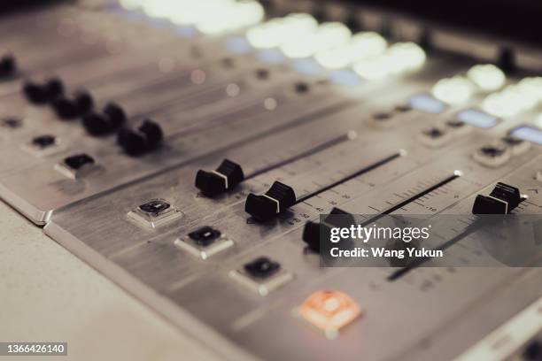 close-up of the mixing system console - on fuel tv foto e immagini stock