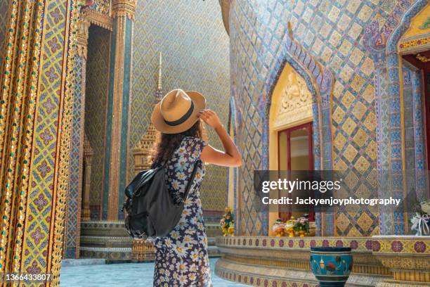 woman traveler at wat ratchabophit temple in bangkok in a summer day - bangkok stock-fotos und bilder