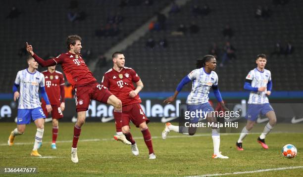 Thomas Müller of Muenchen scores his team's second goal during the Bundesliga match between Hertha BSC and FC Bayern München at Olympiastadion on...