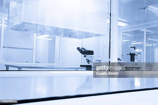 laboratory - cleanroom stockfoto's en -beelden