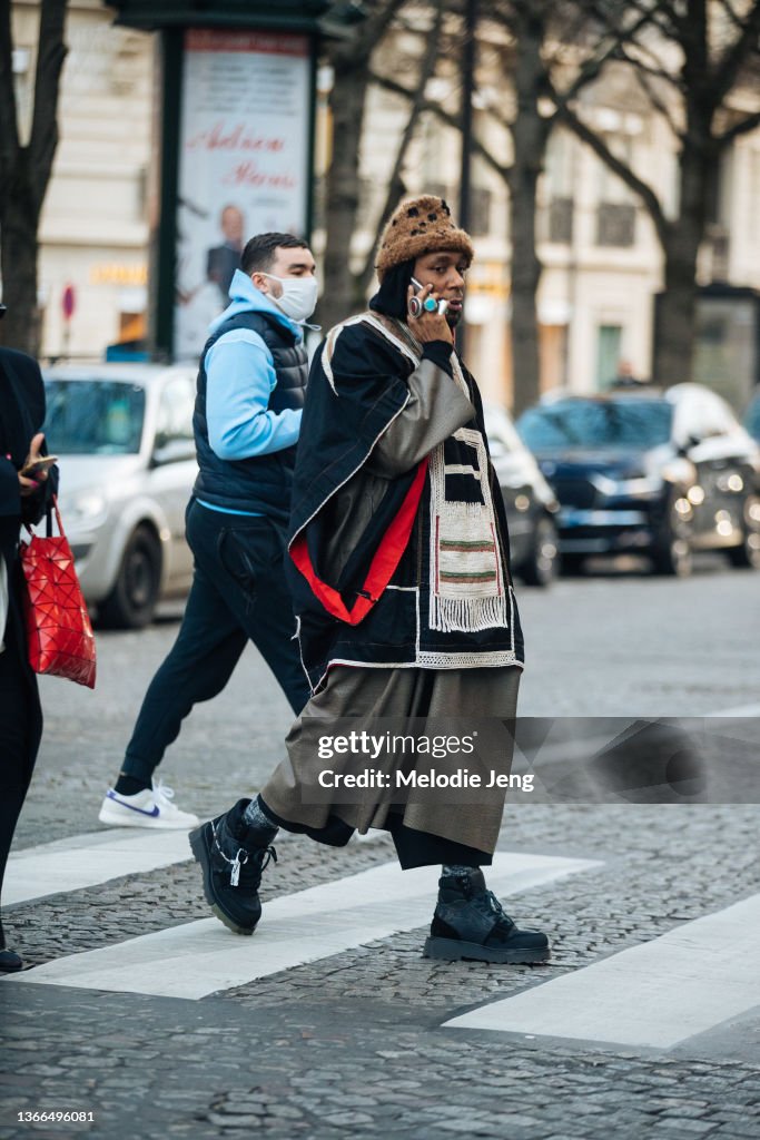 Yasiin Bey aka Mos Def outside the Jil Sander show on January 21,  Fotografía de noticias - Getty Images