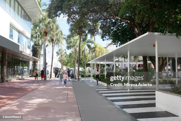 view of the retail stores and restaurants in the shopping district in miami beach on lincoln road seen on a bright sunny day. - lincoln road stock-fotos und bilder