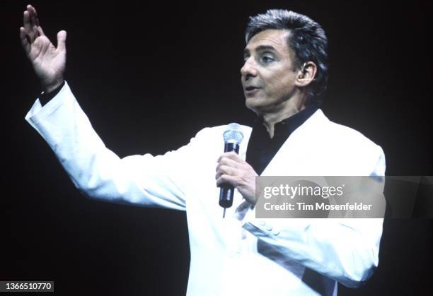 Barry Manilow performs at San Jose Arena on September 25, 1999 in San Jose, California.