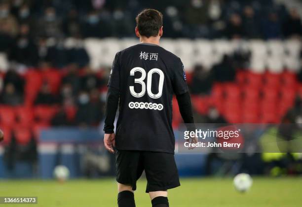 Lionel Messi of PSG whose name on his jersey is written in chinese to celebrate the chinese new year during the Ligue 1 Uber Eats match between Paris...
