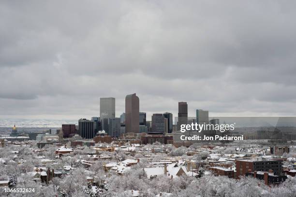 denver skyline and the rocky mountains - denver stock pictures, royalty-free photos & images