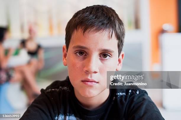 serious twelve years old boy - 10 years stockfoto's en -beelden