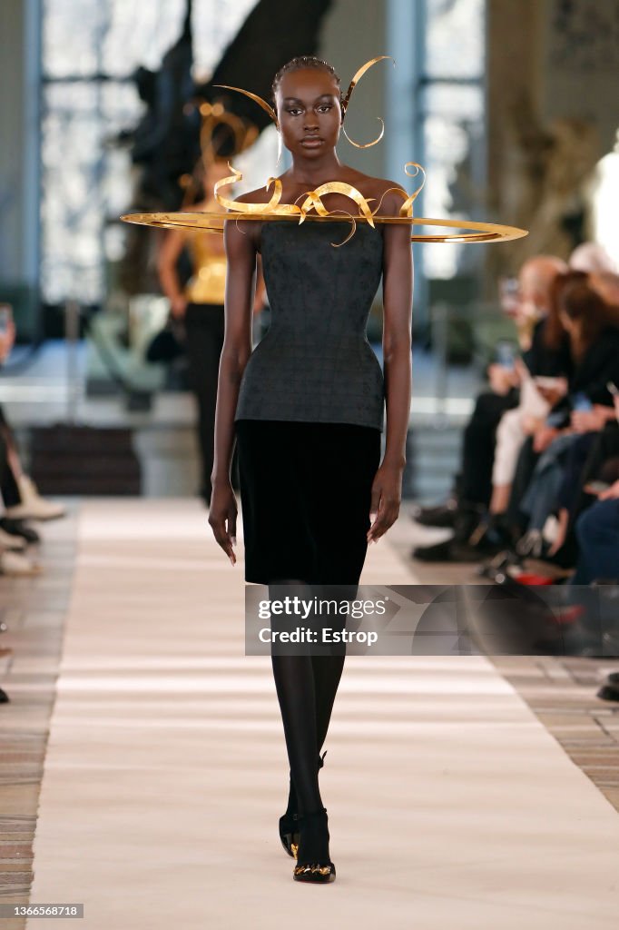 Schiaparelli : Runway - Paris Fashion Week - Haute Couture Spring/Summer 2022