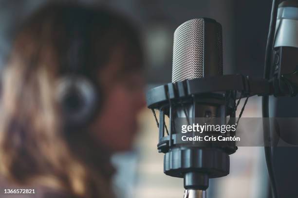 close up of microphone in radio broadcast studio - ラジオdj ストックフォトと画像