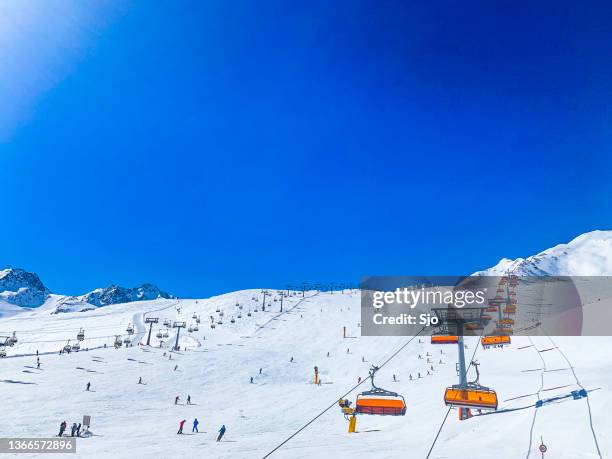 ski slopes and chairlift in the tiroler alps in the sölden ski area - sölden stock pictures, royalty-free photos & images