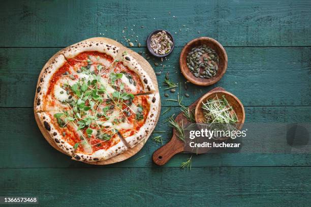 vegatarian pizza - pizza margherita stock pictures, royalty-free photos & images