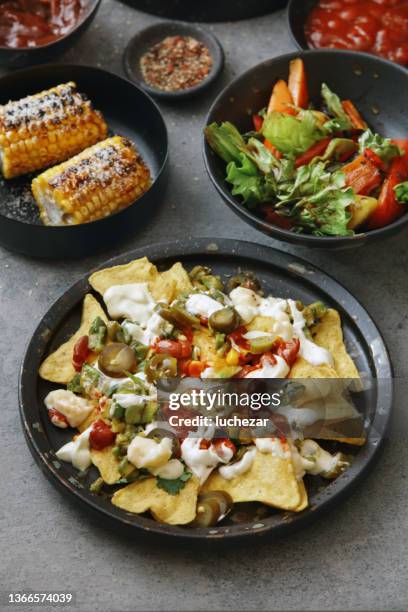 mexican food - nachos stockfoto's en -beelden