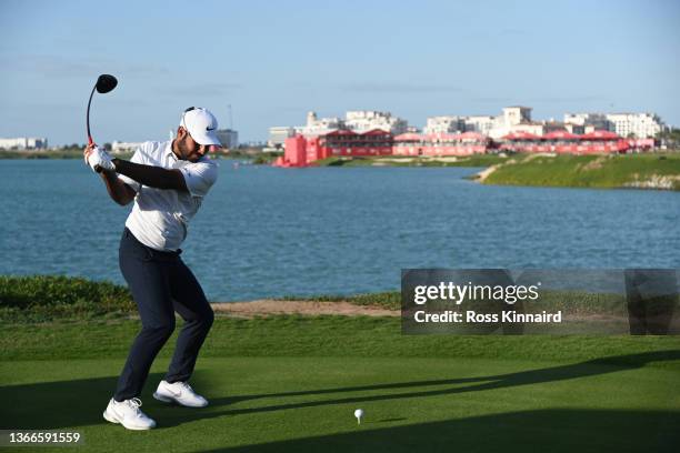 Shubhankar Sharma of India tees off during the Final Round of the Abu Dhabi HSBC Championship at Yas Links Golf Course on January 23, 2022 in Abu...