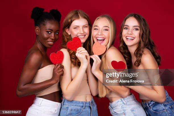 portrait of beautiful young women with make-up holding shapes of heart - alena model stockfoto's en -beelden