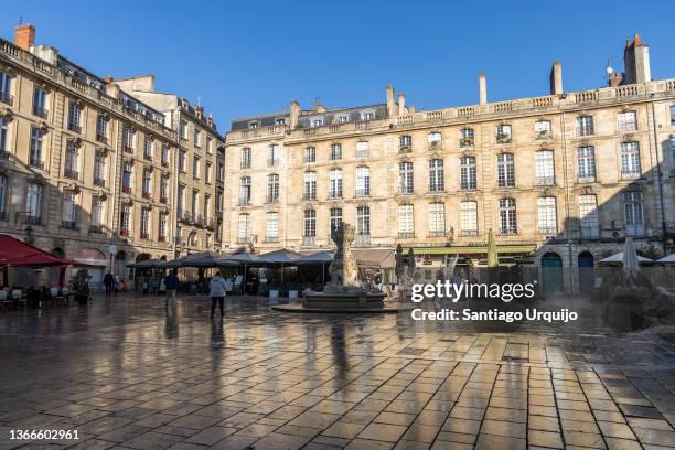 parliament square (place du parlement) in bordeaux - bordeaux street stock pictures, royalty-free photos & images