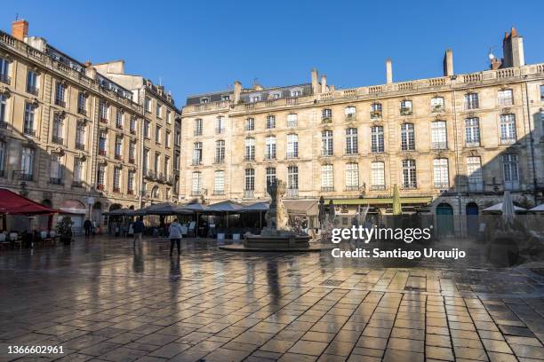 parliament square (place du parlement) in bordeaux - bordeaux square stock pictures, royalty-free photos & images