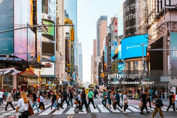 crowds of people on the streets of new york city, usa - pedestrian crossing stock-fotos und bilder