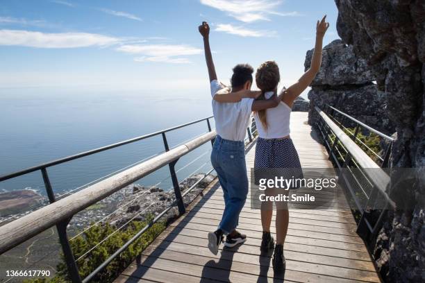 two friends dancing on a scenic bridge - westliche kapprovinz stock-fotos und bilder