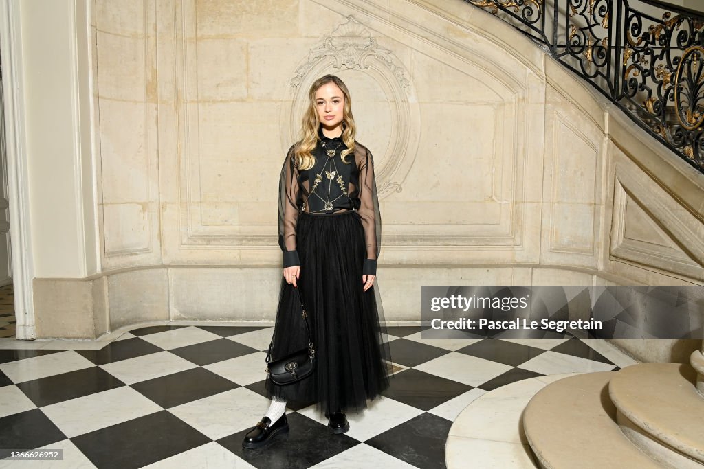 Dior : Photocall - Paris Fashion Week - Haute Couture Spring/Summer 2022