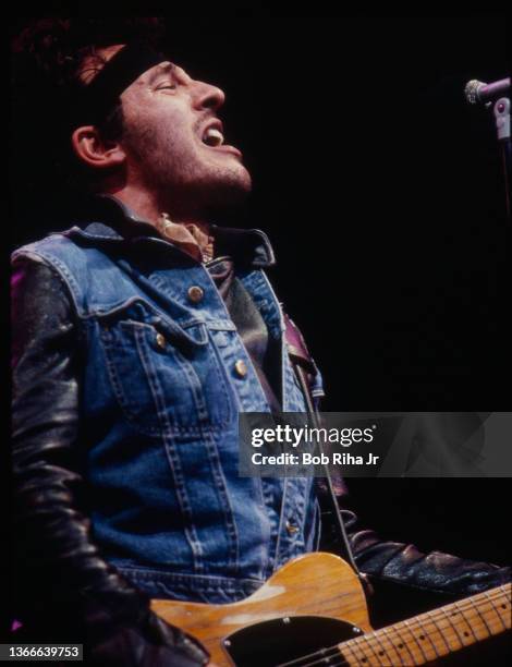 Springsteen 1985 1,506 Springsteen Guitar Photos & High Res Pictures - Getty Images
