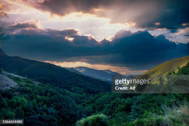 aquilian mountains, el bierzo, leon, spain - südeuropa stock-fotos und bilder