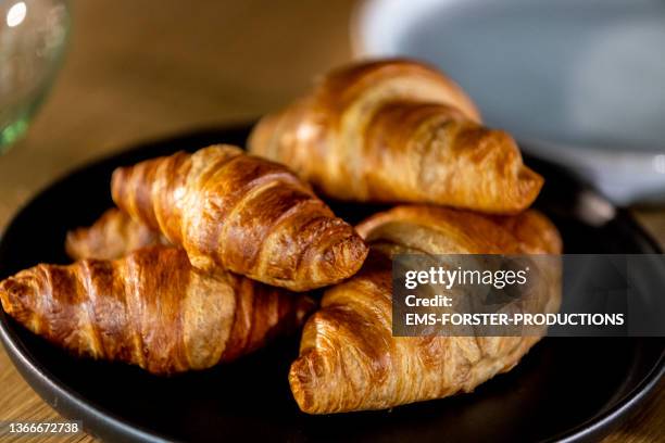 continental breakfast with croissants - croissant stockfoto's en -beelden