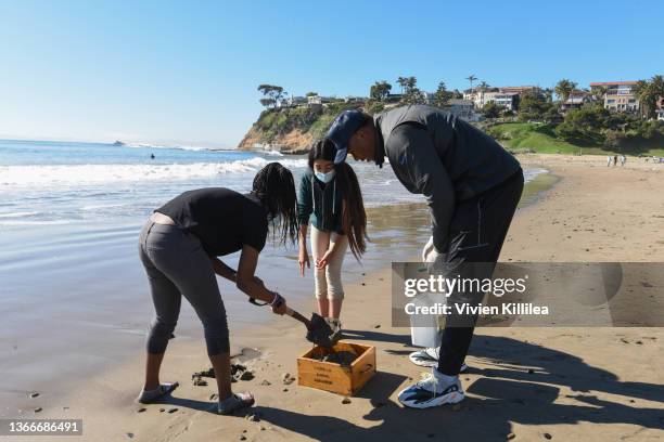 Chargers' Linebacker Uchenna Nwosu helps with beach cleanup at NFL, Pepsi Stronger Together and FORCE BLUE Restore Football Field-Sized Kelp Forest...