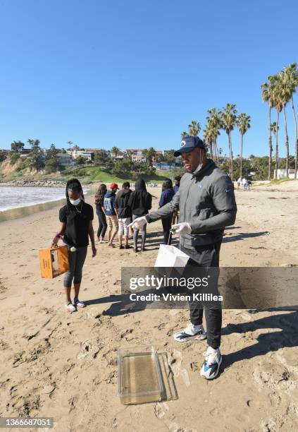 Chargers' Linebacker Uchenna Nwosu helps with beach cleanup at NFL, Pepsi Stronger Together and FORCE BLUE Restore Football Field-Sized Kelp Forest...