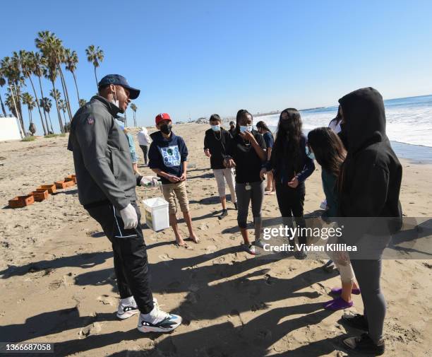 Chargers' Linebacker Uchenna Nwosu helps with beach cleanup at NFL, Pepsi Stronger Together and FORCE BLUE Restore Football Field-Sized Kelp Forest...