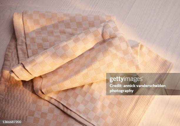 kitchen towel - microfiber towel stock pictures, royalty-free photos & images