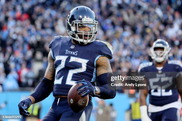 Running back Derrick Henry of the Tennessee Titans rushes for a second quarter touchdown against the Cincinnati Bengals in the AFC Divisional Playoff...