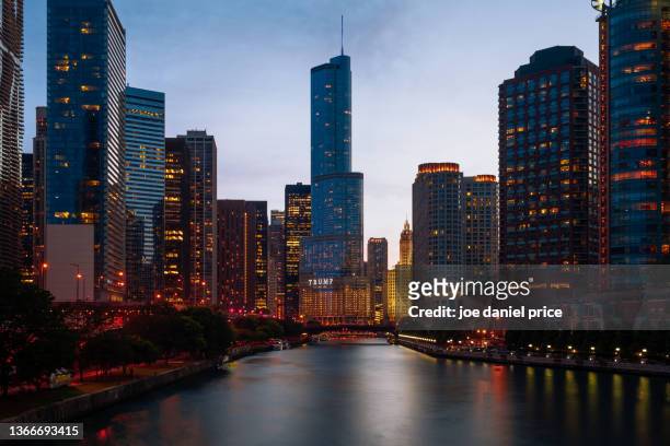 dusk, chicago, illinois, america - trump international hotel & tower chicago ストックフォトと画像