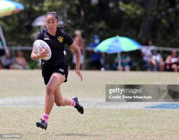 Condors player Manea Waaka runs in a try during the 2022 World Schools Sevens semi final match between The NZ Condors Girls team and NZ Barbarians...