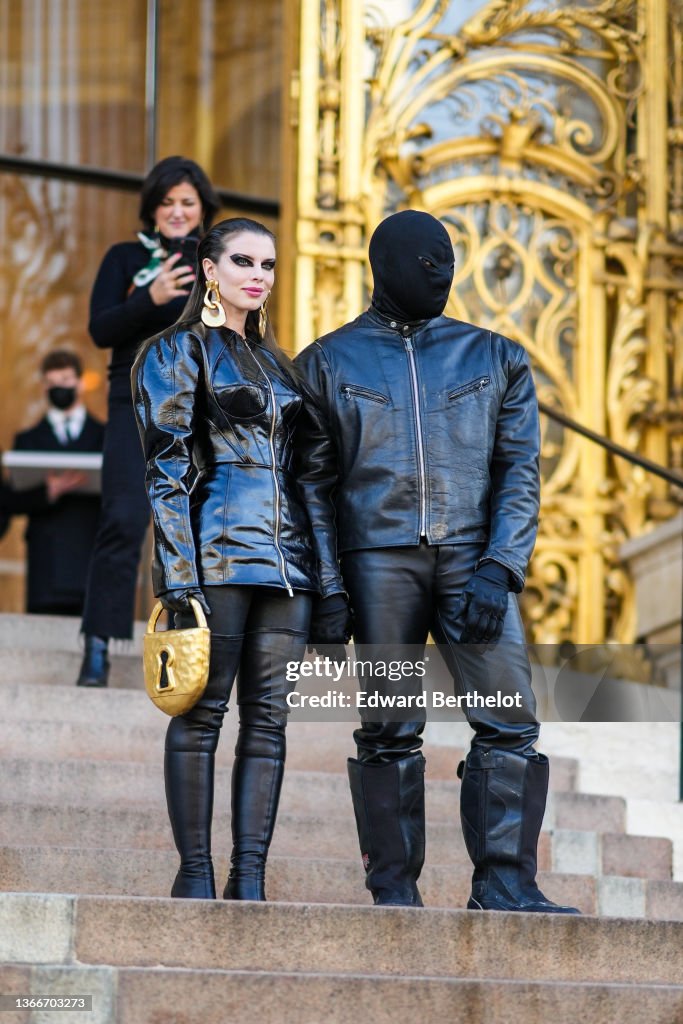 Celebrity Sightings : Day One - Paris Fashion Week - Haute Couture Spring/Summer 2022
