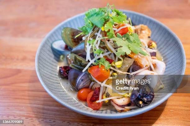 saute seafood withwhite wine and herb - shrimp scampi stock-fotos und bilder