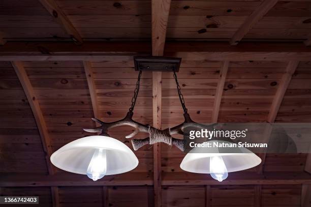 lamp on ceiling wood wall - pendant light stockfoto's en -beelden