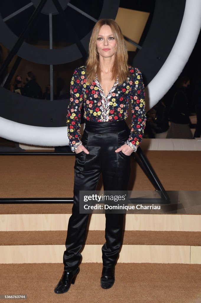 Chanel : Photocall - Paris Fashion Week - Haute Couture Spring/Summer 2022