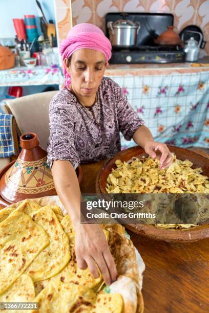 traditional moroccan rfissa, azrou, morocco - nordafrika stock-fotos und bilder