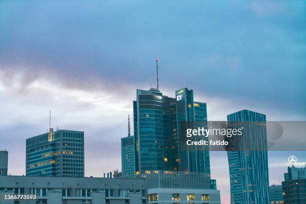 ey tower in warsaw, poland. - ernst & young 個照片及圖片檔
